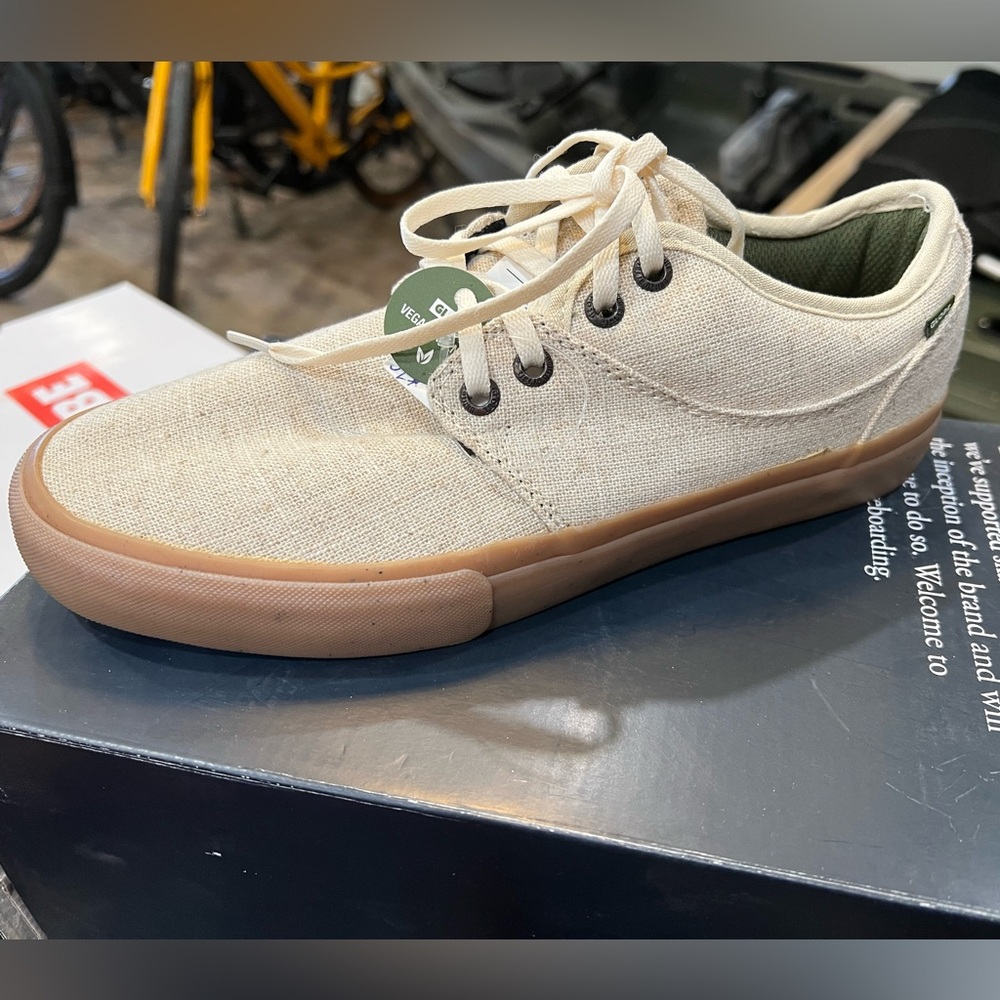 Globe Men's Tan Canvas Sneakers